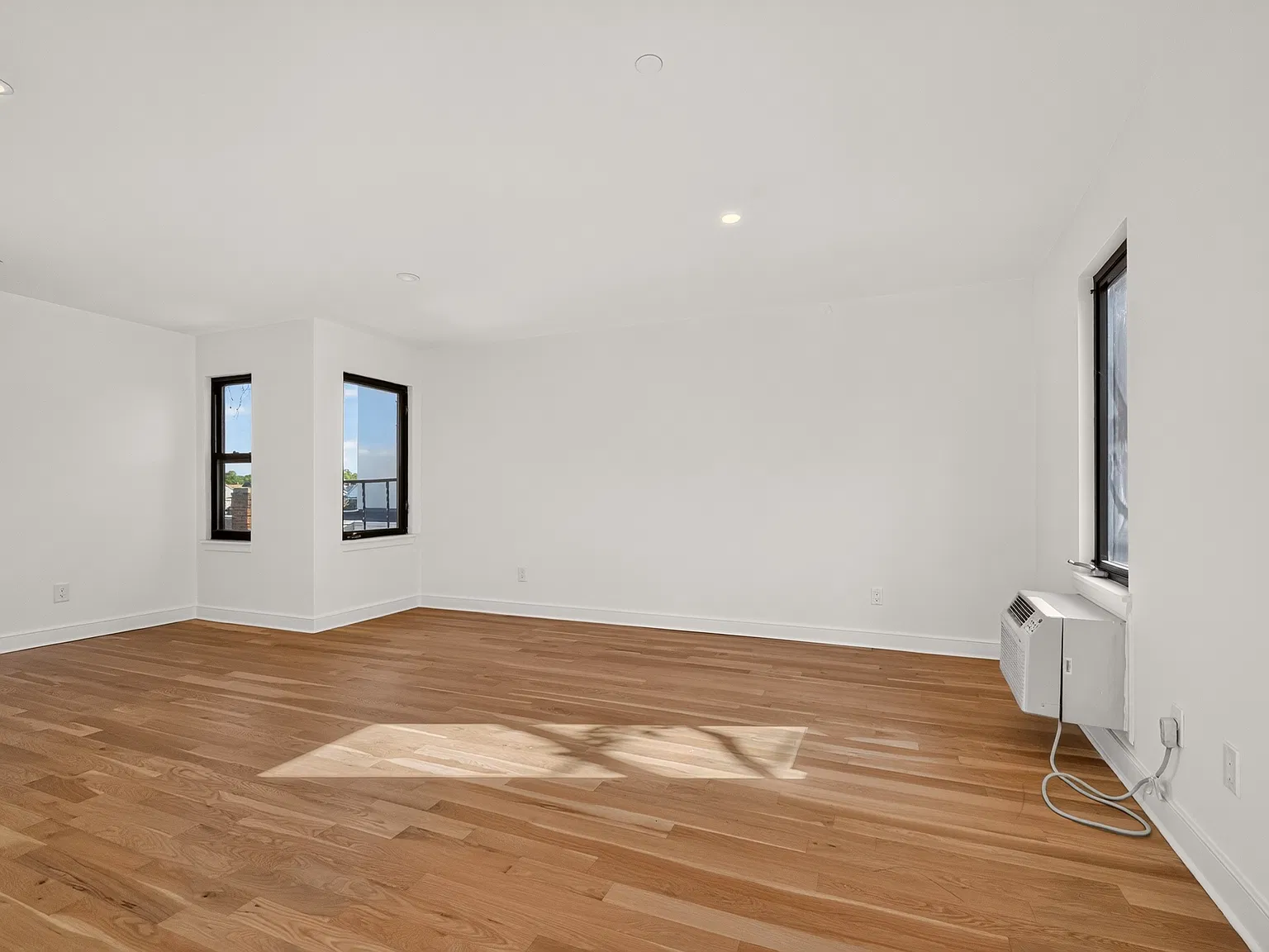 1 bed, $3,450 — Photo 4