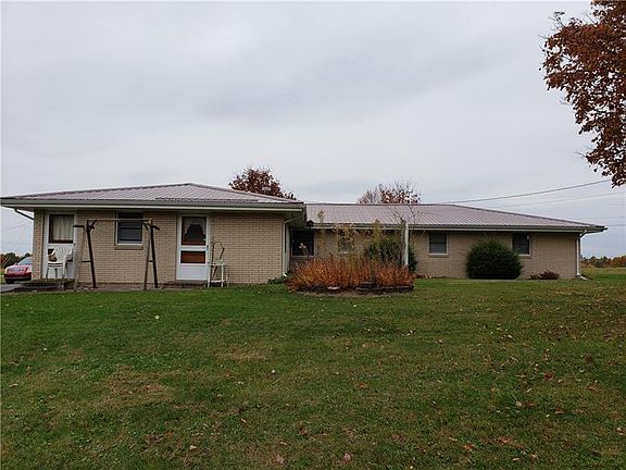 2nd image of 834 Skyline Dr