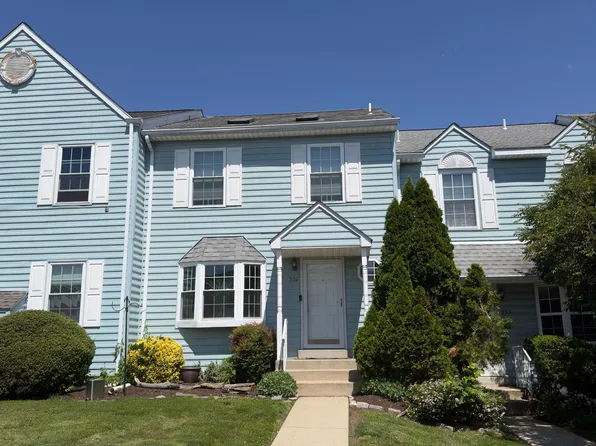 552 Heather Ln, Upper Chichester, PA 19014