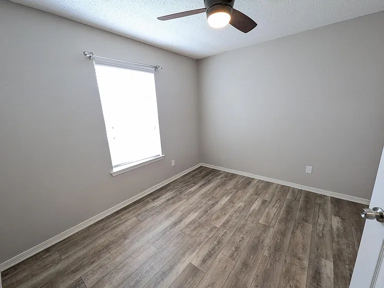 9516 Brentwood Blvd — Photo 16