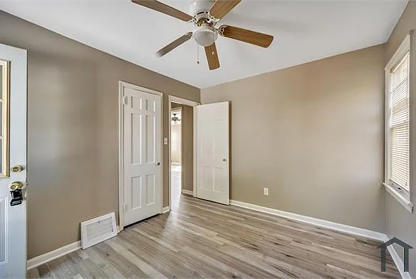 10713 Vernon Ave — Photo 9