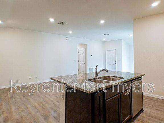 4th image of 227 Rogers St