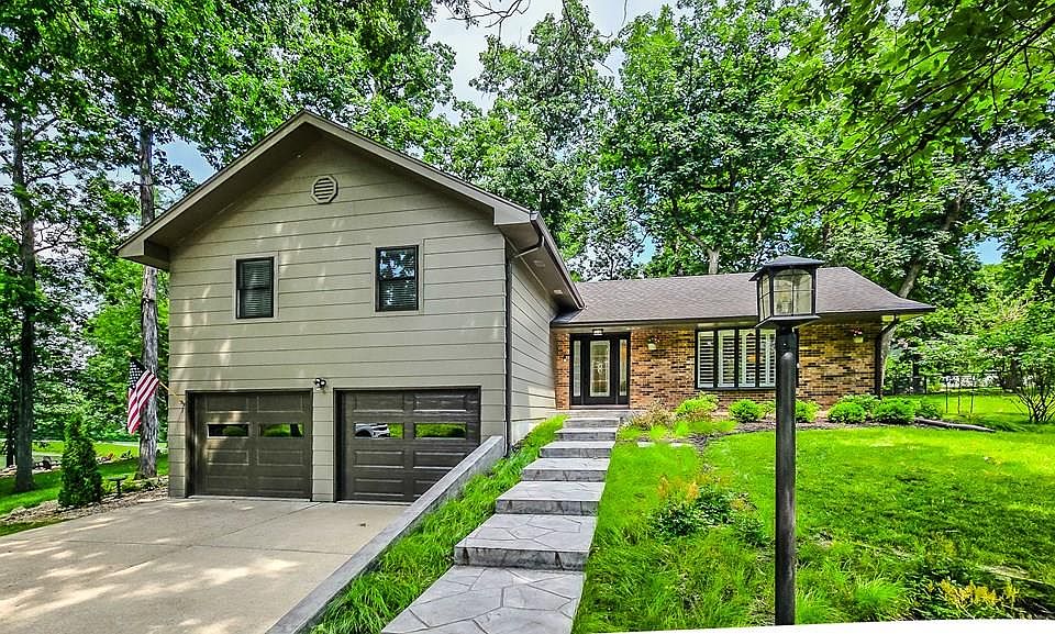 1st image of 3 Lakeview Ln