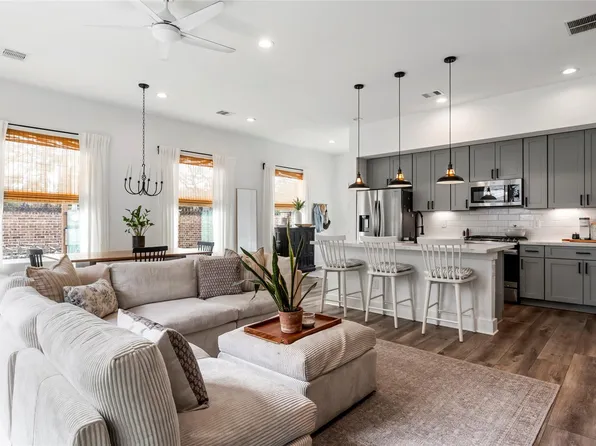 5202 Pinemont Creek Ln, Houston, TX 77018