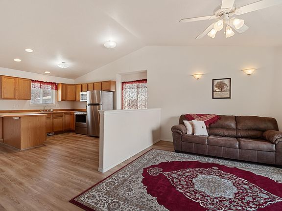 5th image of 551 Magnolia Ave