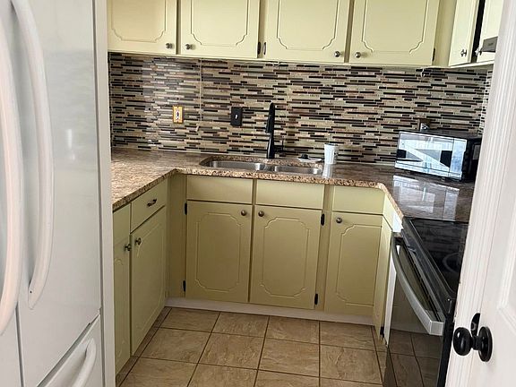 3rd image of 1139 Calley Dr