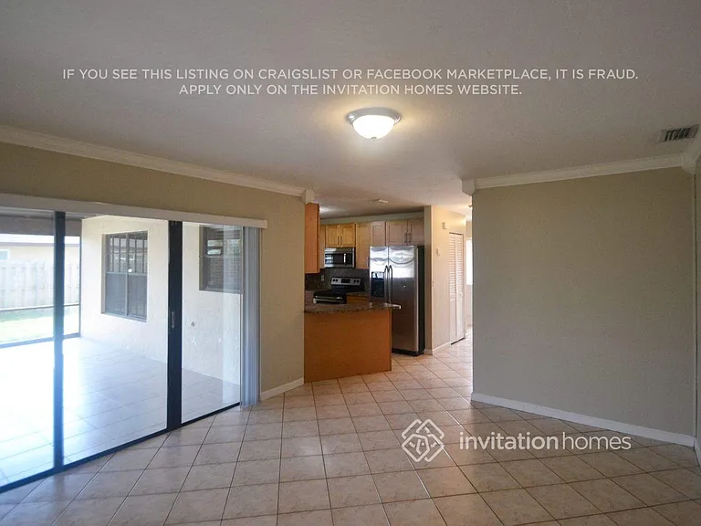 1454 SW 26th Ave — Photo 3