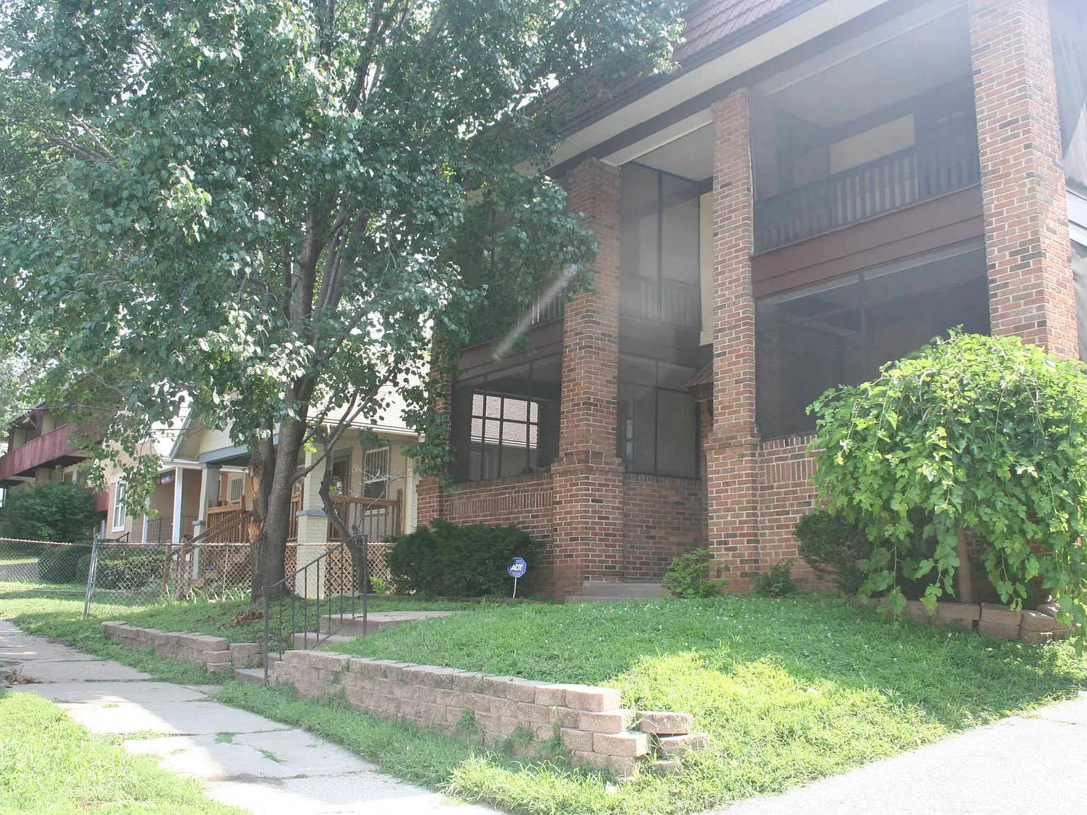1 bed, 900 sqft, $1,200 — Photo 2