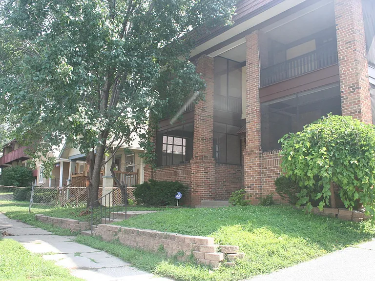 4415 Holly St — Photo 2