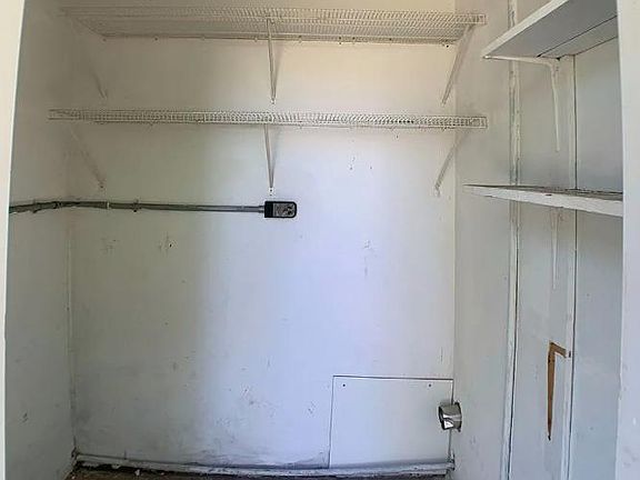 4th image of 947 Roberts Blvd