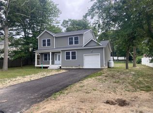 382 Mooney Pond Rd, Farmingville, NY 11738
