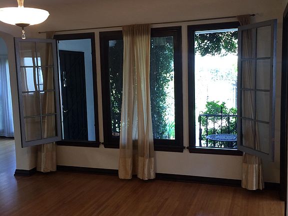 5th image of 839 N La Jolla Ave