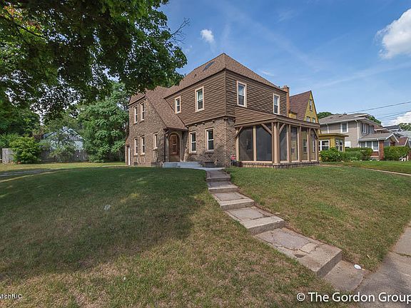 4th image of 501 Elliott St SE