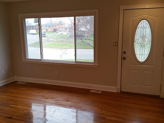 4th image of 1714 Knoxville Ct