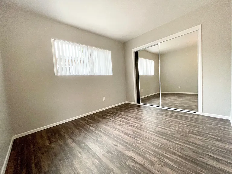 1144 N Mollison Ave — Photo 10