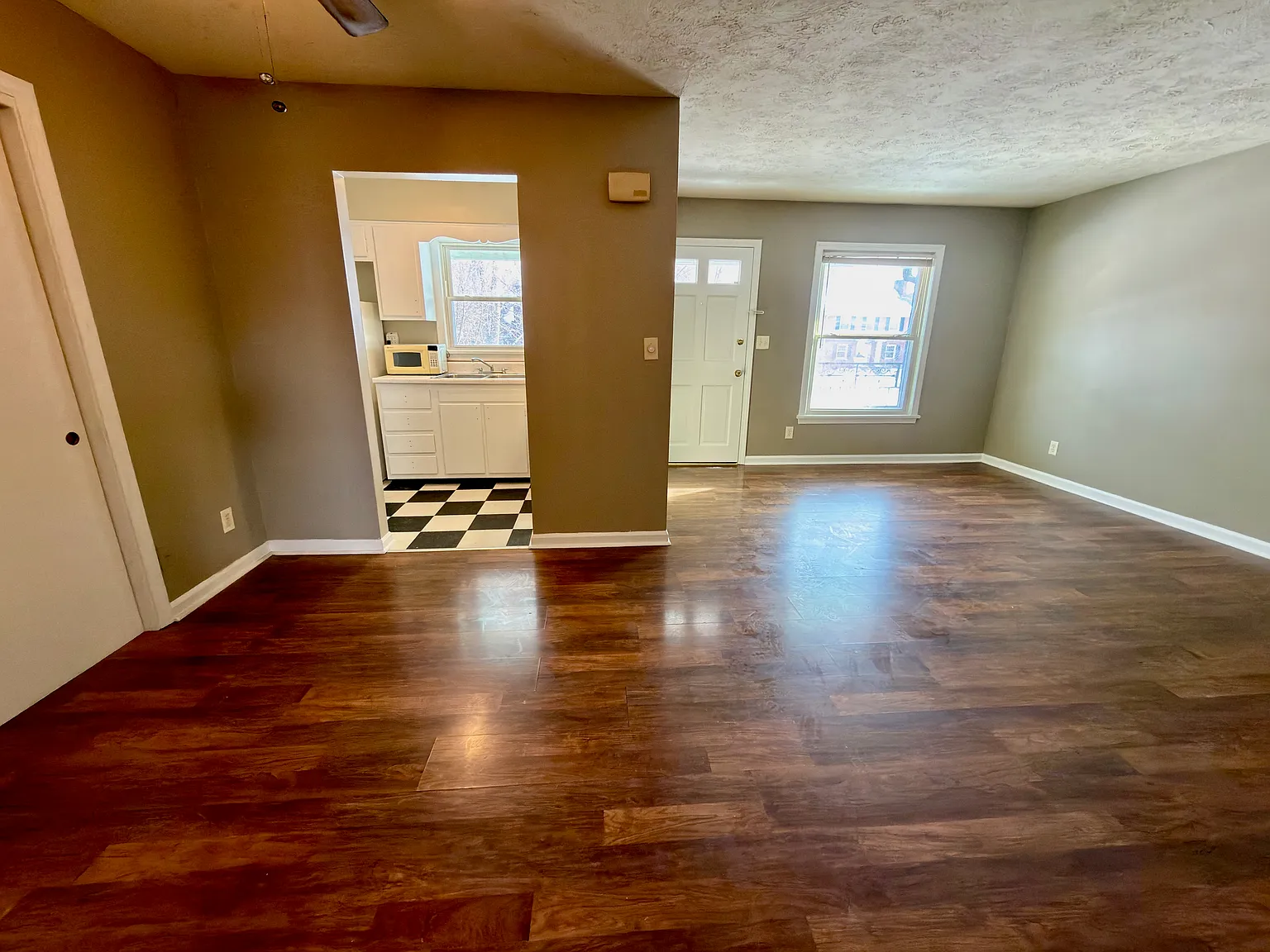 1 bed, $895 — Photo 2