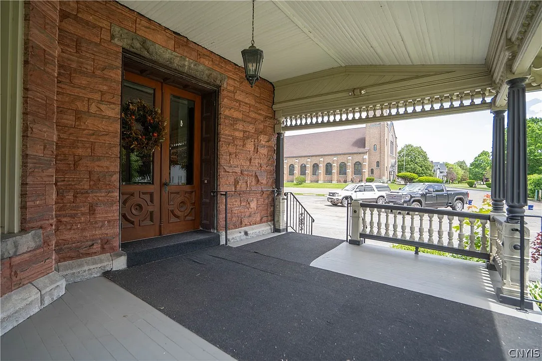 5 bed, 2.0 bath, 6375 sqft, $3,800 — Photo 4