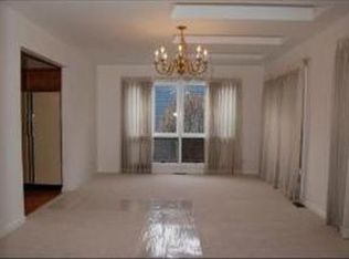 280 Governors Ln, Elgin, IL 60123