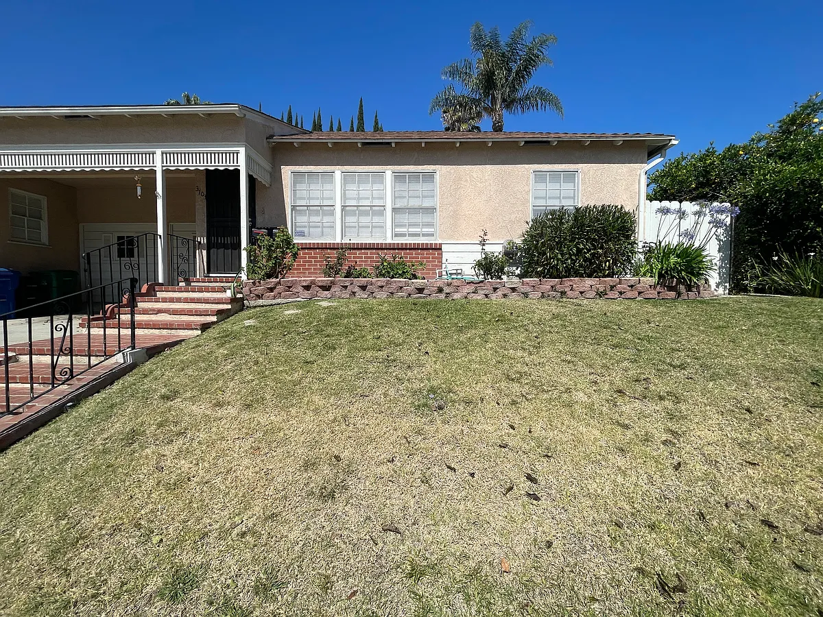 Building Photo - 3703 N Olive Ave