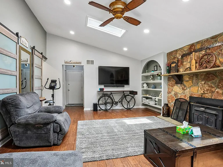 2316 Lorkim Ln — Photo 9