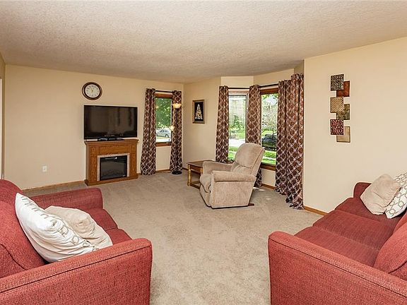 2nd image of 1206 NW Cedarwood Dr
