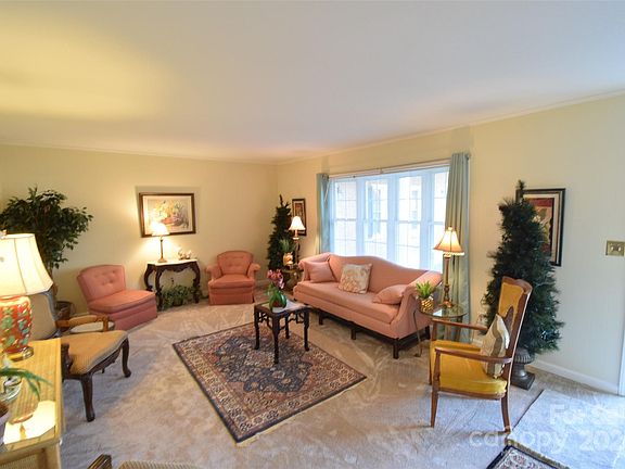 4th image of 623 S New Hope Rd APT 13