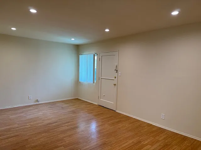 Building Photo - 1130 N Verdugo Rd #11