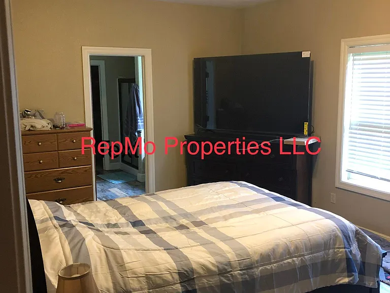 1357 N Vintage Ave — Photo 4