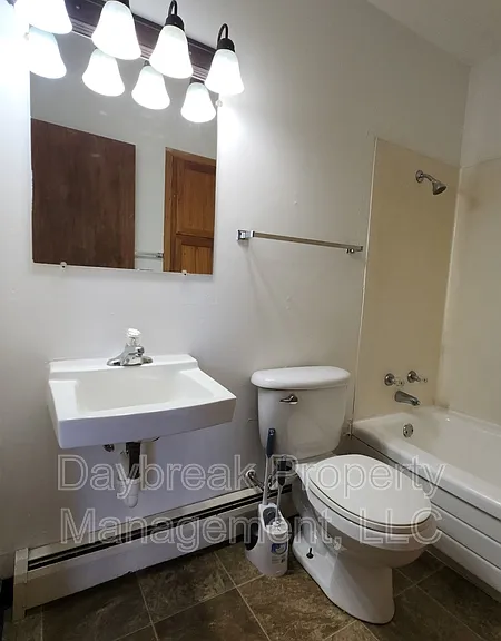 915 7th Ave N #14 — Photo 10