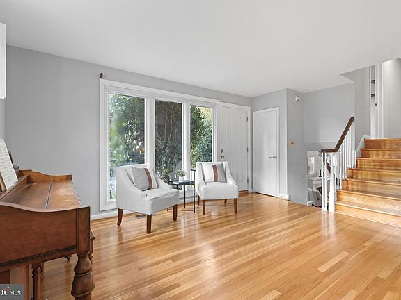 4th image of 243 Meadowvale Rd