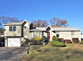 93 Hollow Tree Dr, Cranston, RI 02920