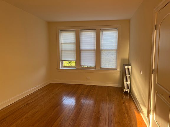 2nd image of 3223 W Ardmore Ave #3S