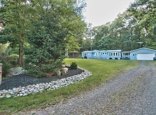 151 Moonlight Dr, Cresco, PA 18326