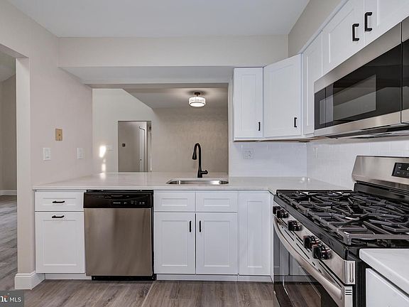 5th image of 1004 Yarmouth Ln #B