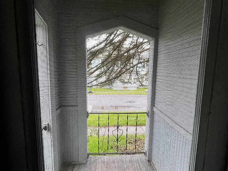 139 N Indiana Ave — Photo 13
