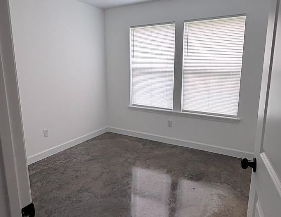 4th image of 801 Goodwyn St