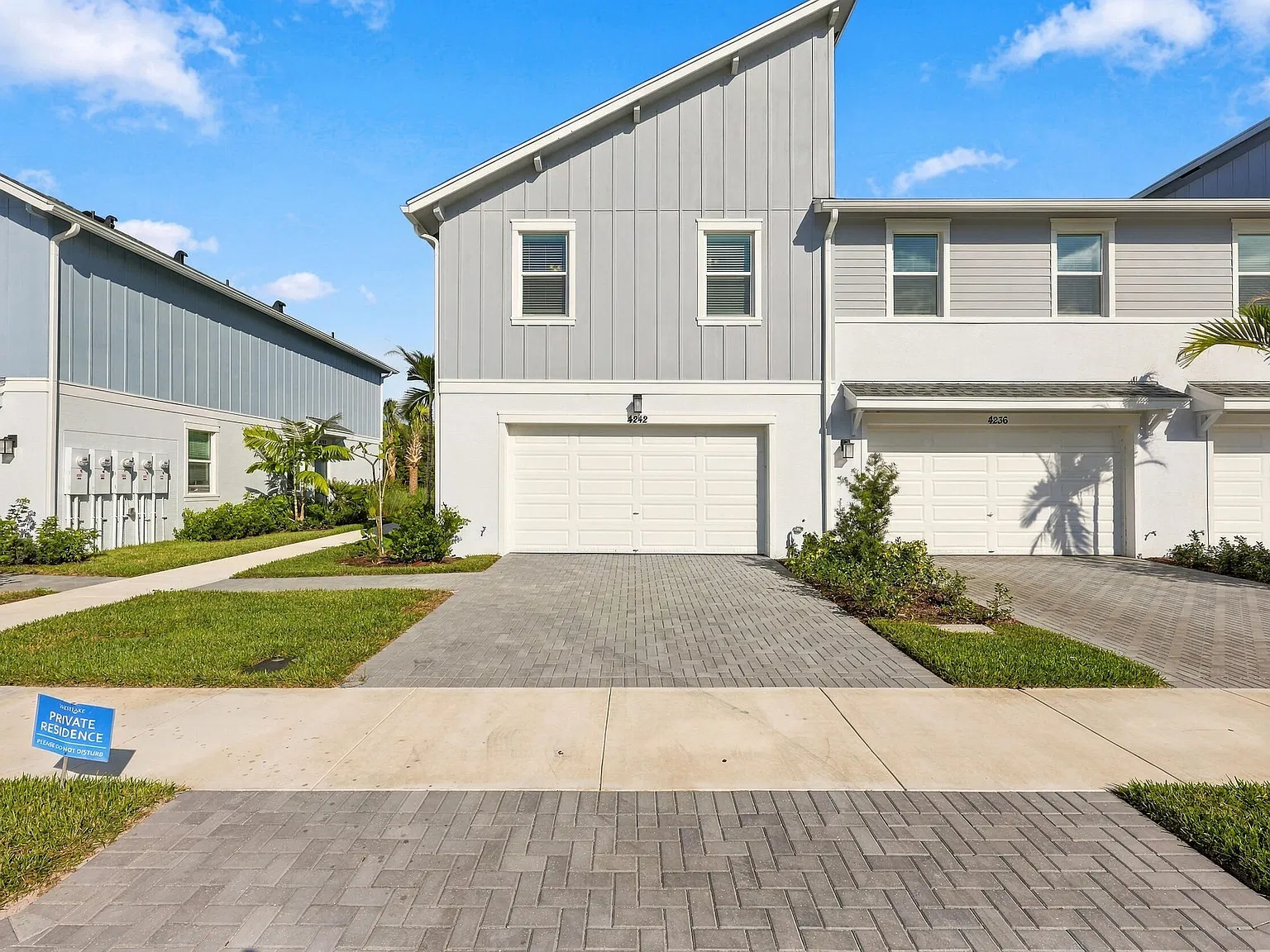 3 bed, 2.5 bath, 1679 sqft, $3,000 — Photo 2