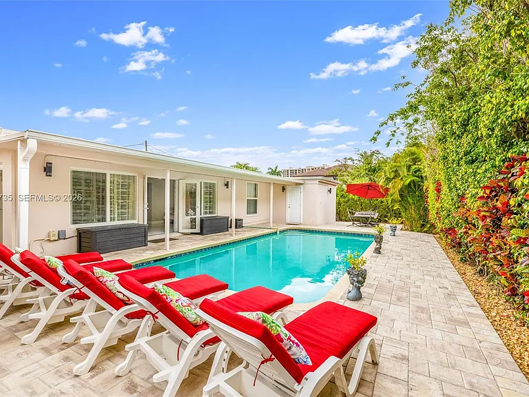 1960 Coral Reef Dr — Photo 43