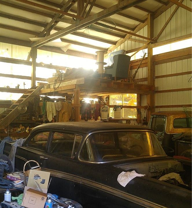 2nd image of 1601 E Agate Loop Rd