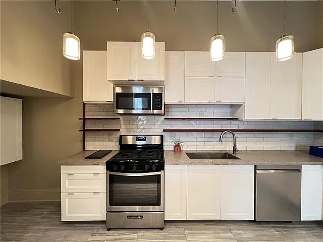 1669 Robert St — Photo 13