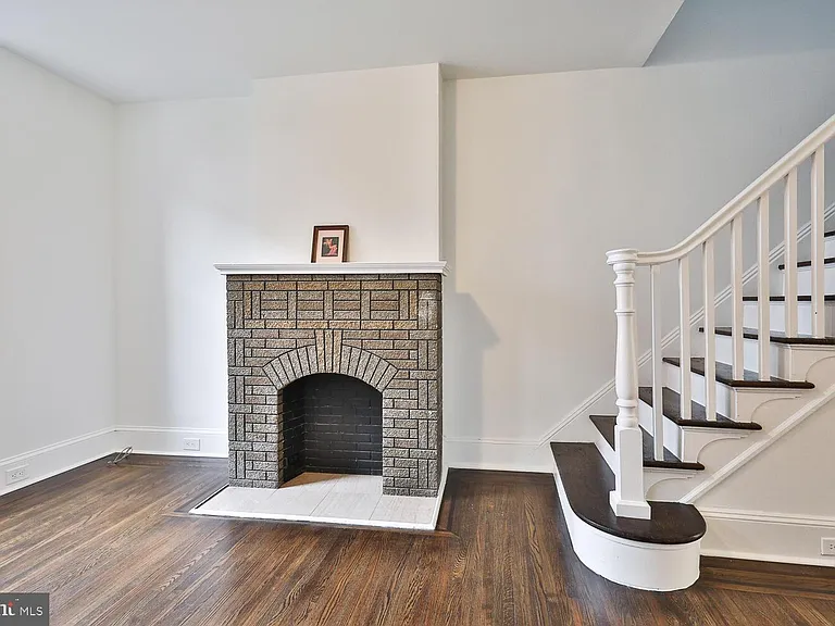 1308 E Oxford St — Photo 4