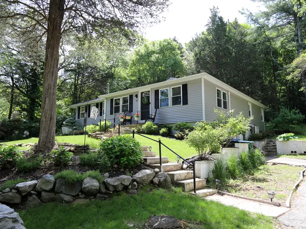 18 Totoket Road, Waterford, CT 06375