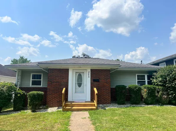 205 Newport Ave, Westover, WV 26501