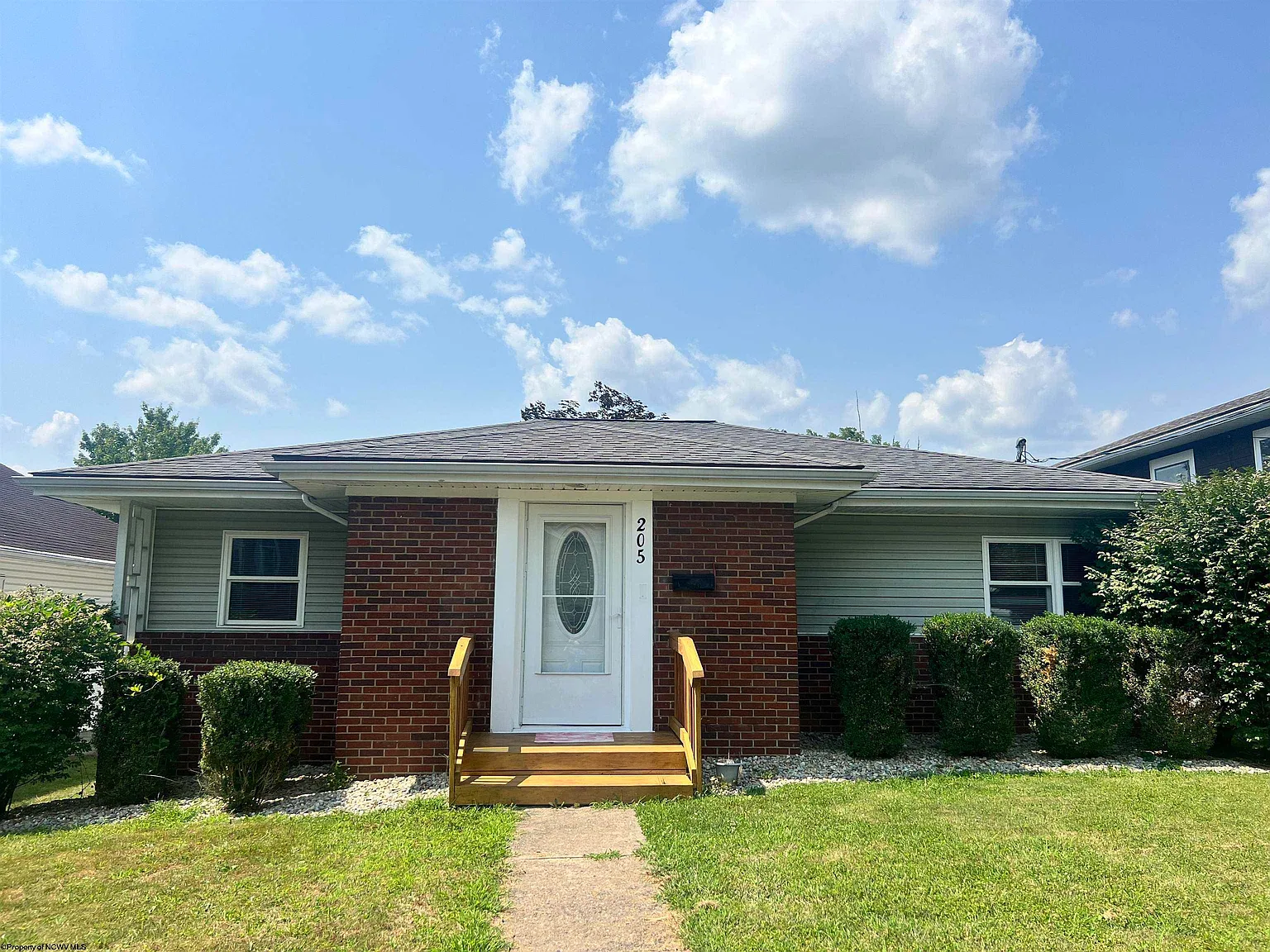 205 Newport Ave photo 1