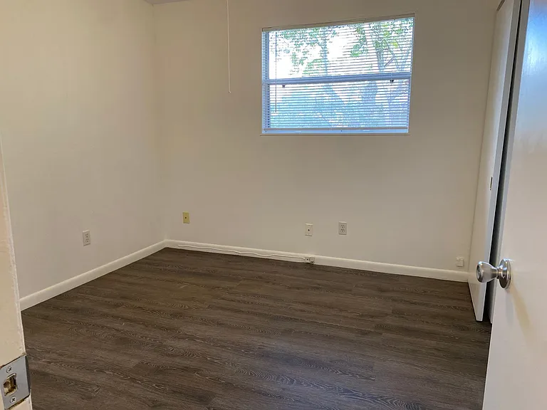 2642 Chester Ave — Photo 6
