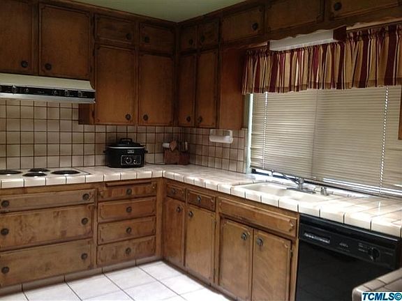 3rd image of 2548 N Aspen St