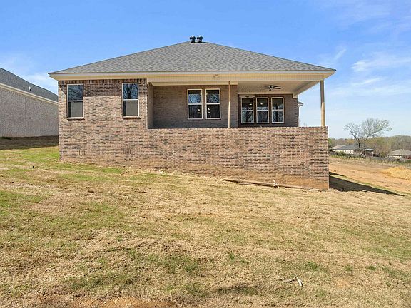 3rd image of 518 Madeleine Cir