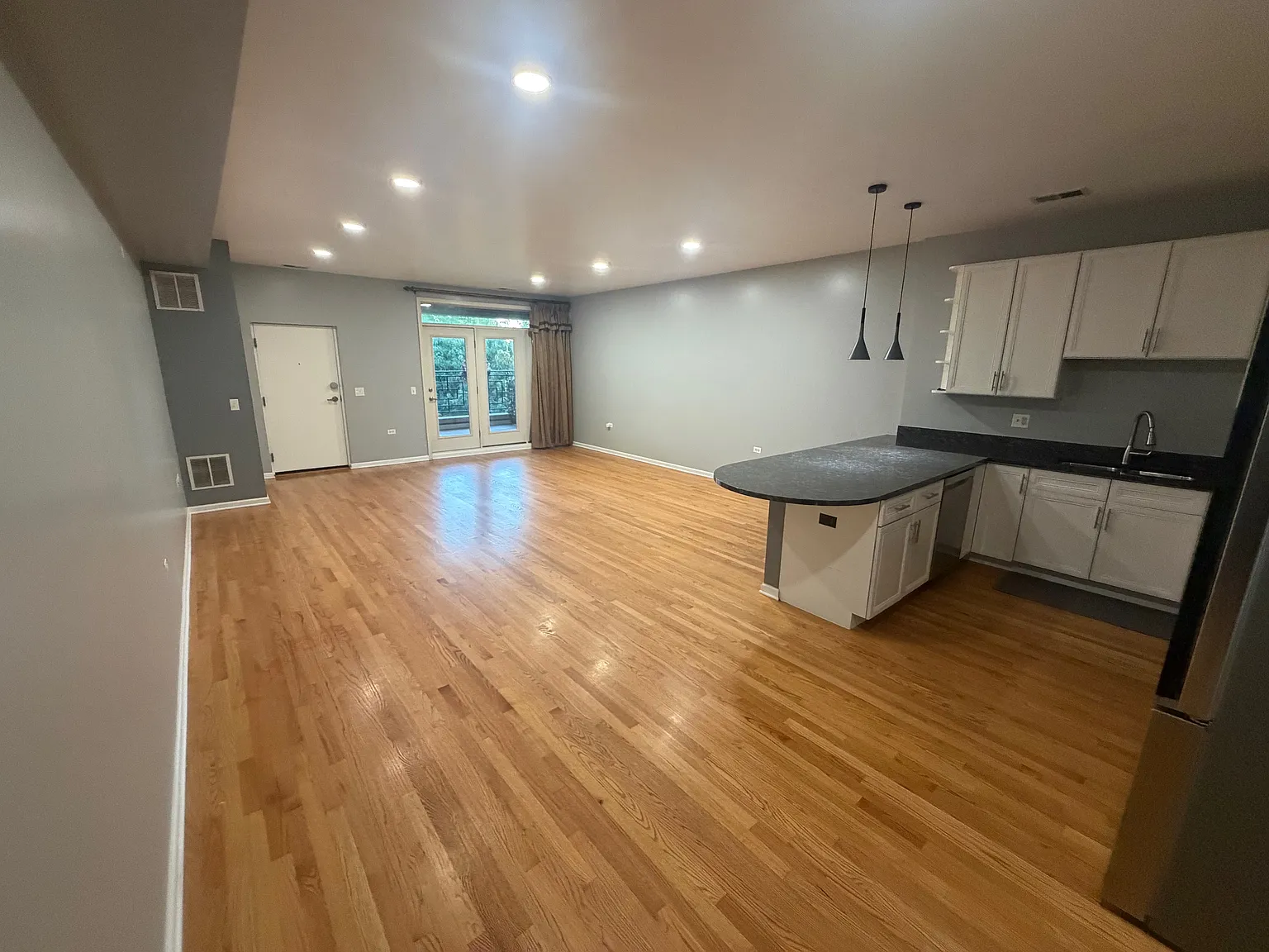 2 bed, 1330 sqft, $3,600 — Photo 4