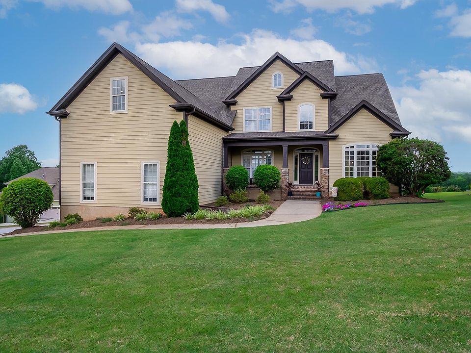 1st image of 300 Castle Creek Dr