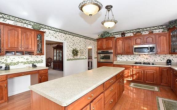 5th image of 38898 N Oakcrest Ln